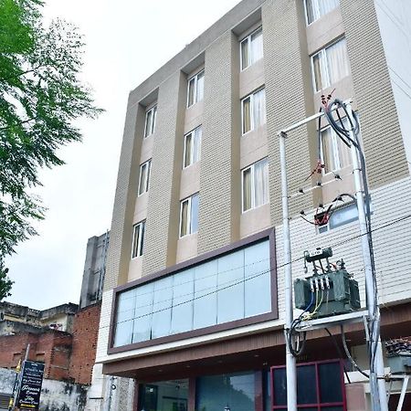 Hotel Yatharth Inn Varanasi Exteriör bild