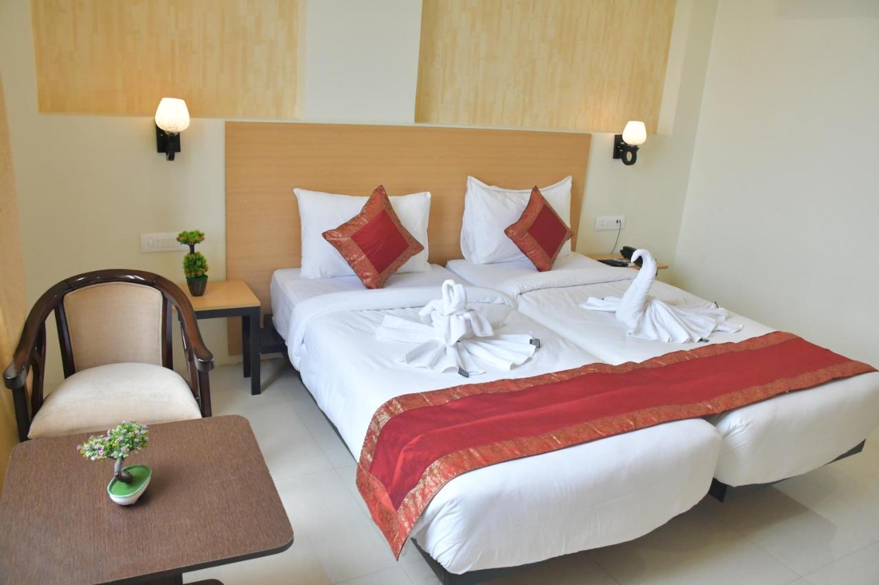 Hotel Yatharth Inn Varanasi Exteriör bild