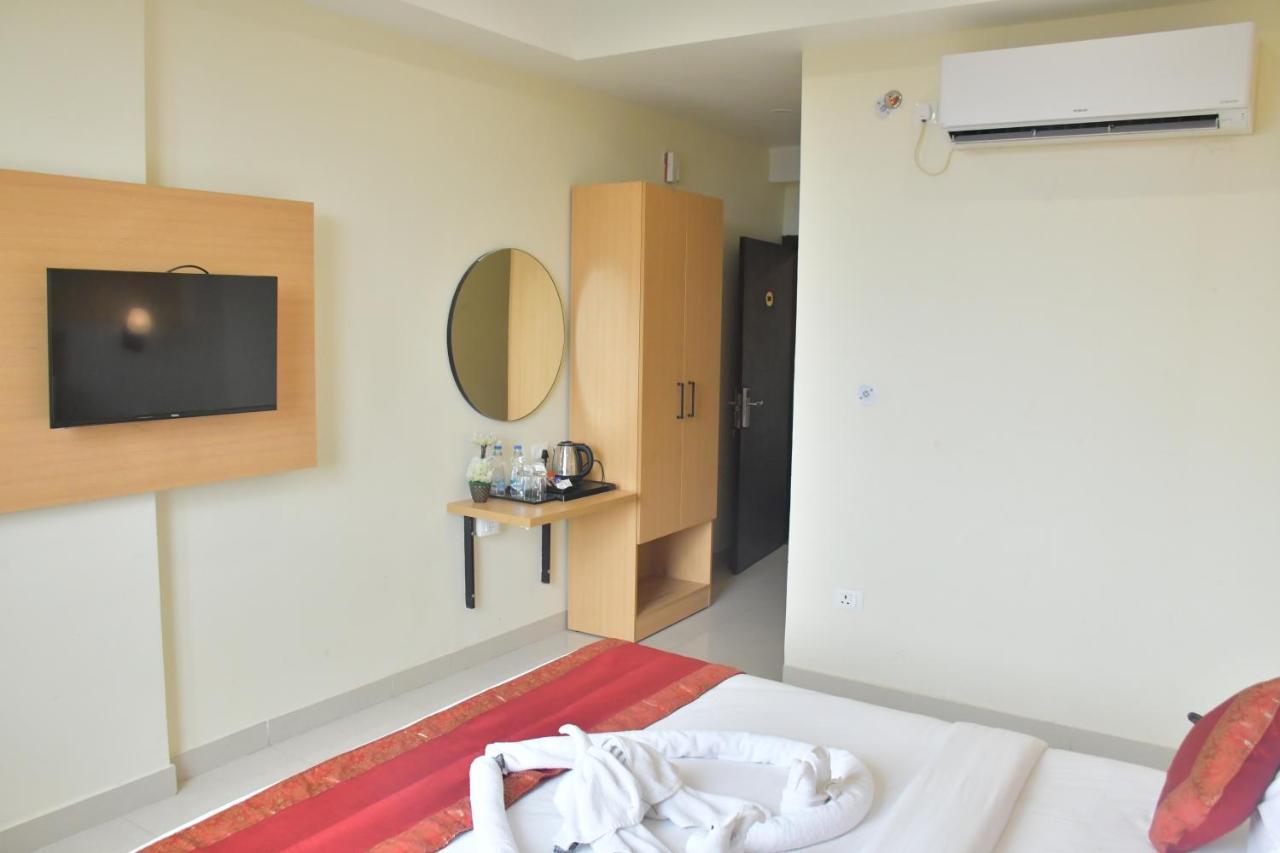 Hotel Yatharth Inn Varanasi Exteriör bild