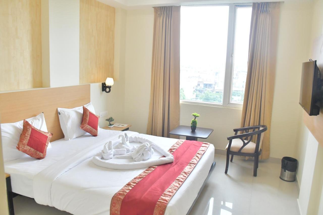 Hotel Yatharth Inn Varanasi Exteriör bild
