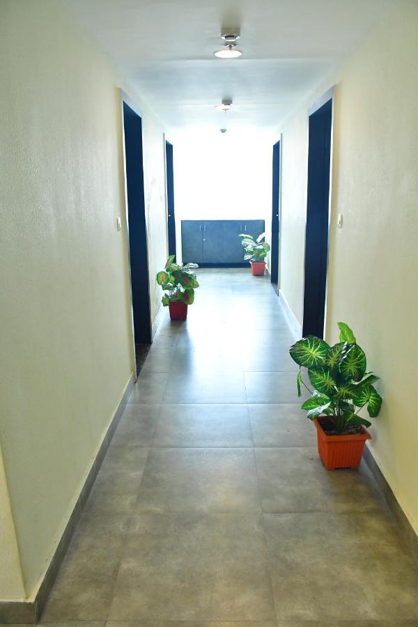 Hotel Yatharth Inn Varanasi Exteriör bild
