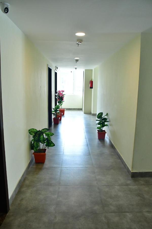 Hotel Yatharth Inn Varanasi Exteriör bild