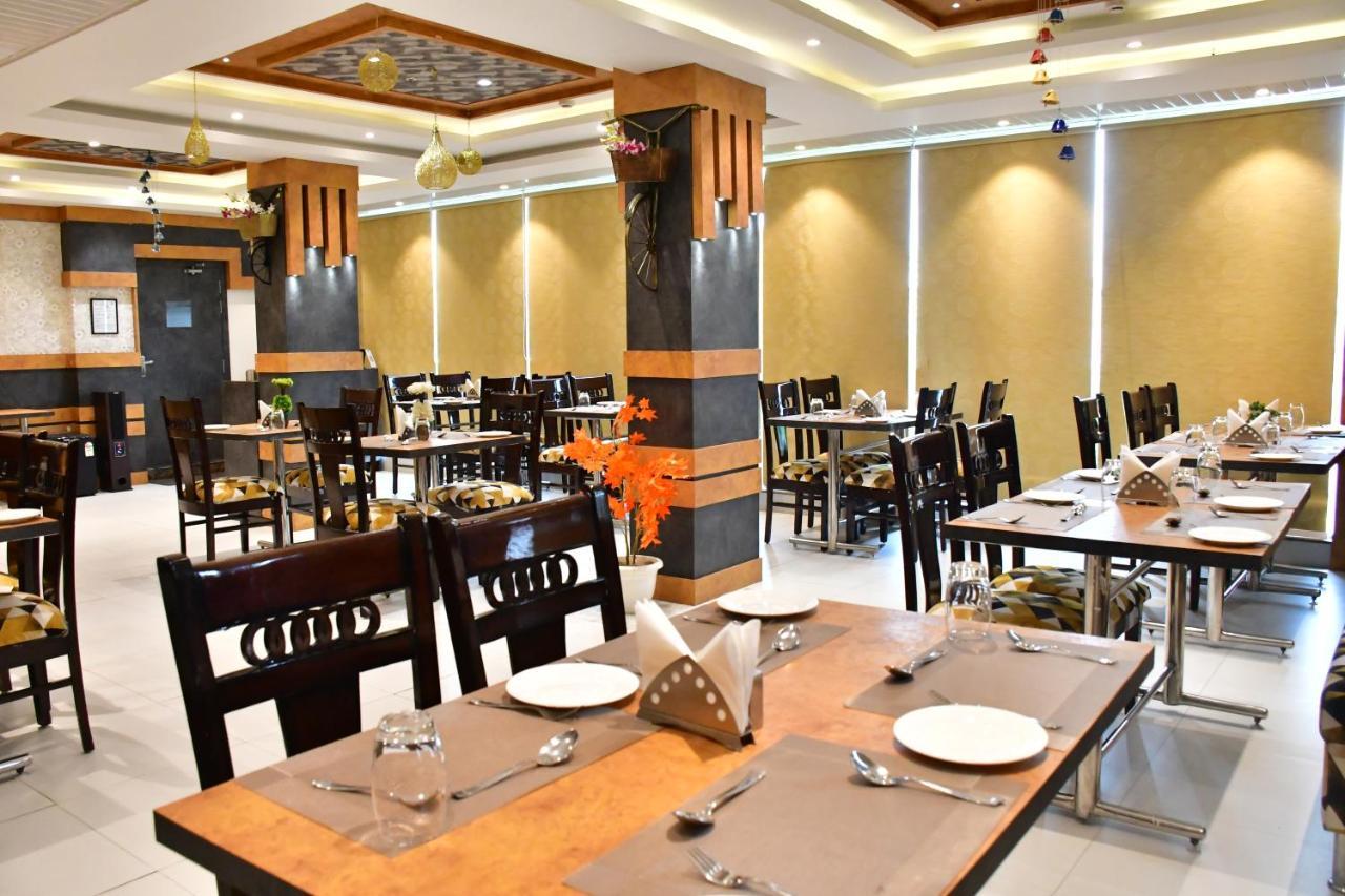 Hotel Yatharth Inn Varanasi Exteriör bild