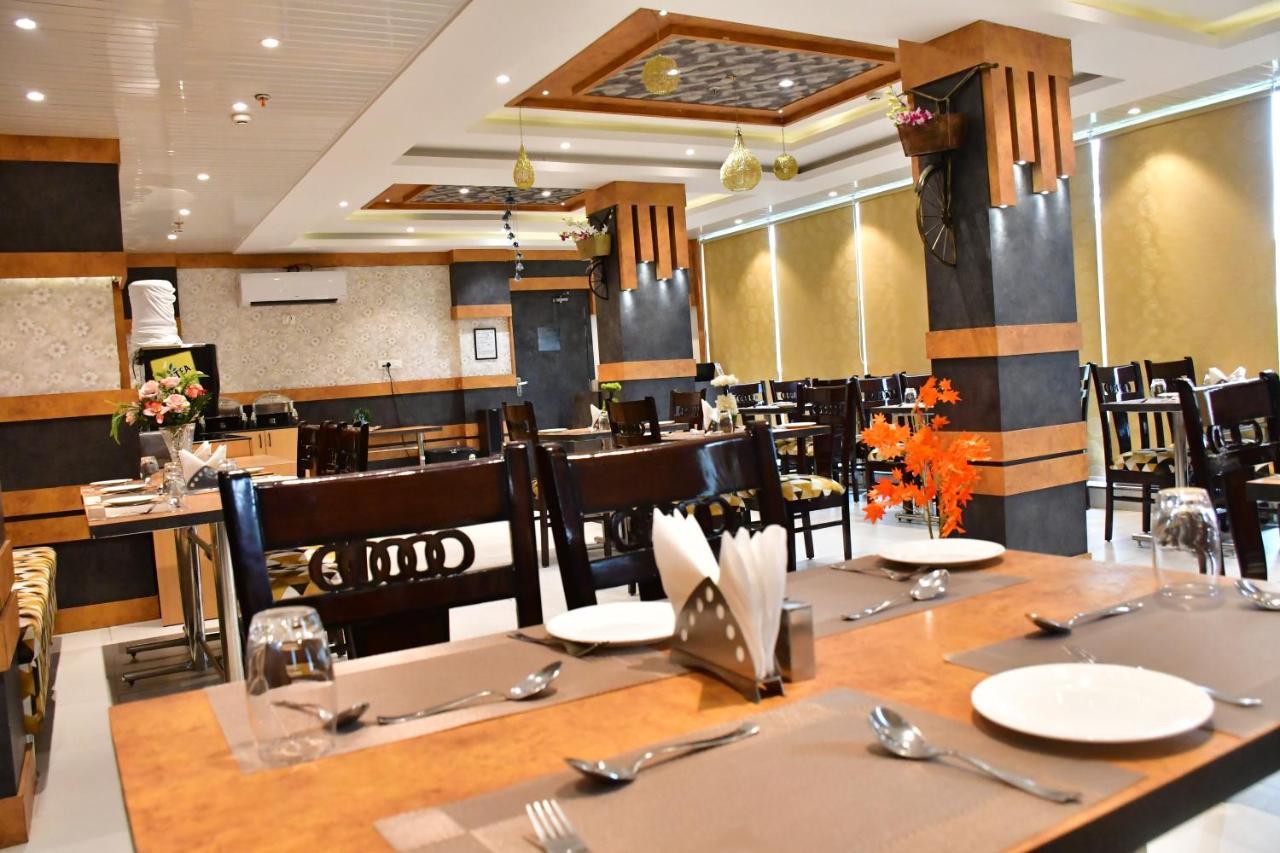 Hotel Yatharth Inn Varanasi Exteriör bild