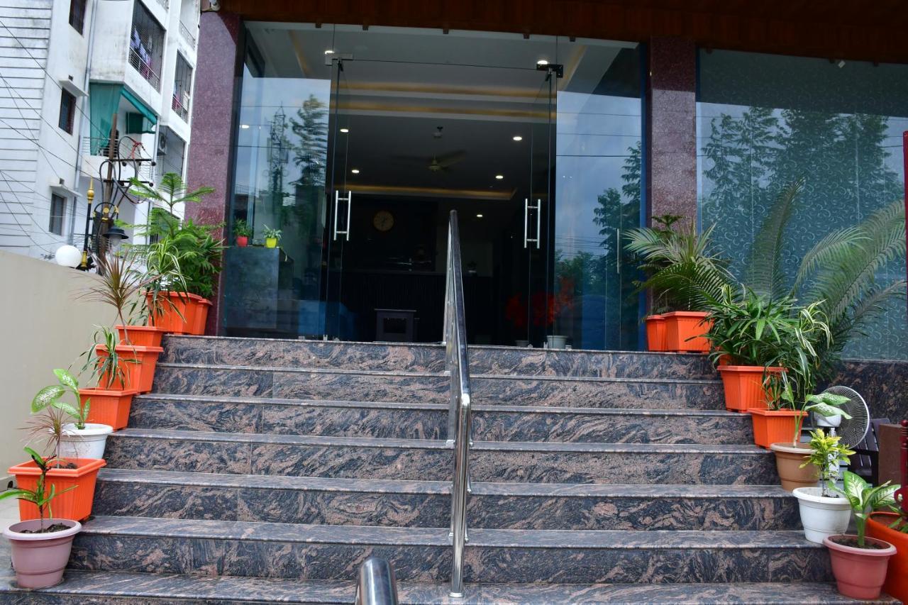 Hotel Yatharth Inn Varanasi Exteriör bild