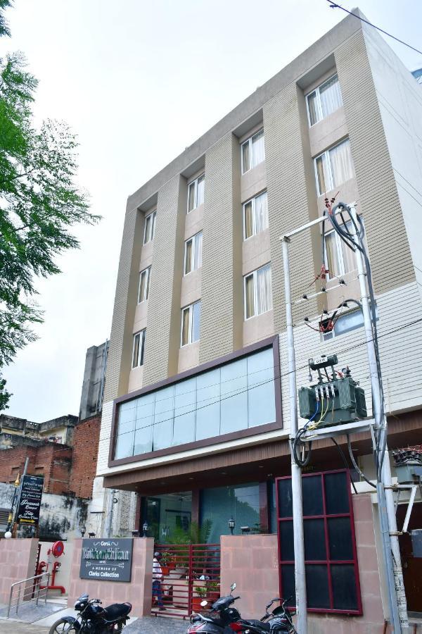 Hotel Yatharth Inn Varanasi Exteriör bild