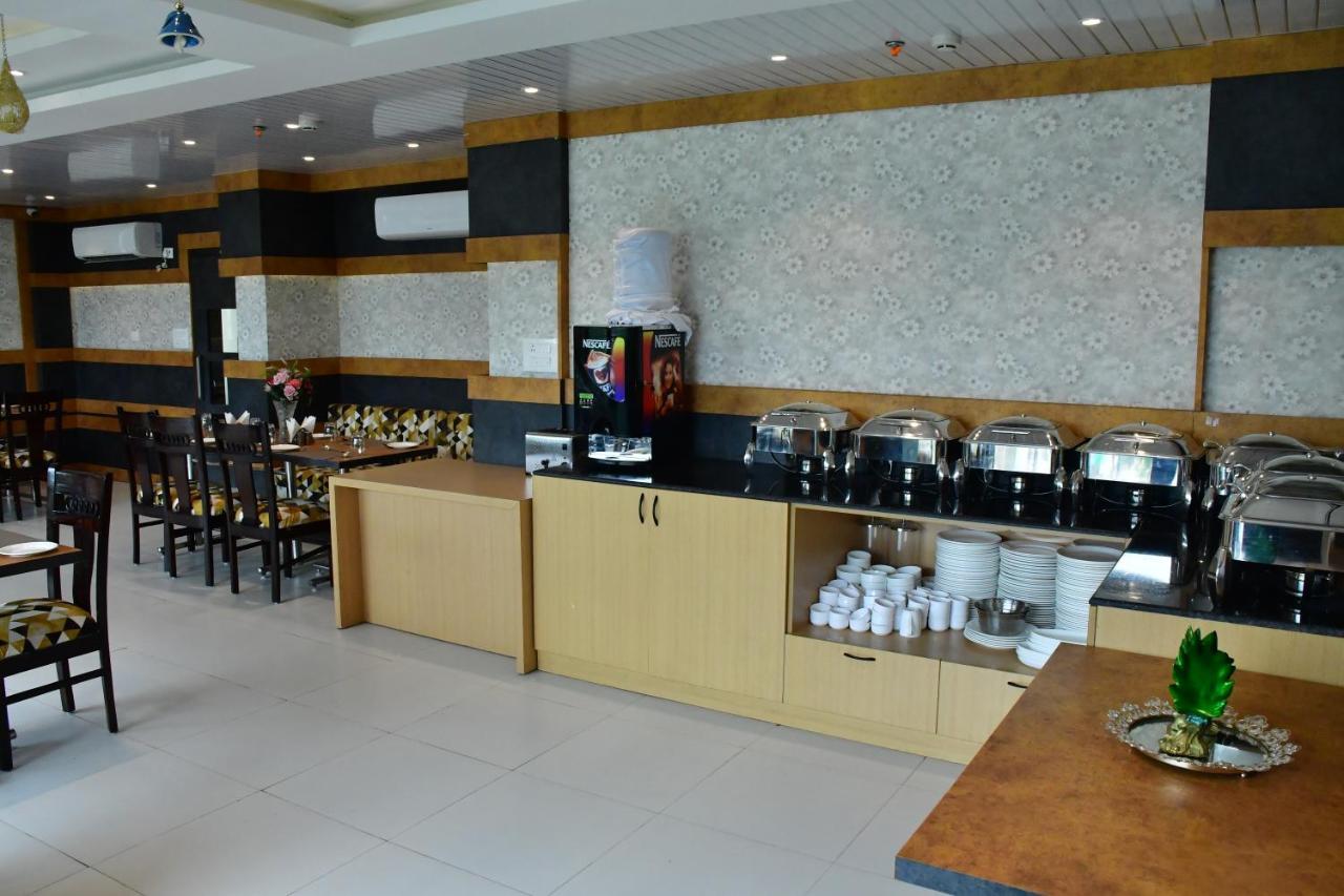 Hotel Yatharth Inn Varanasi Exteriör bild