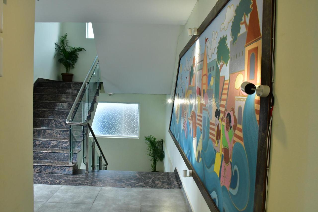 Hotel Yatharth Inn Varanasi Exteriör bild
