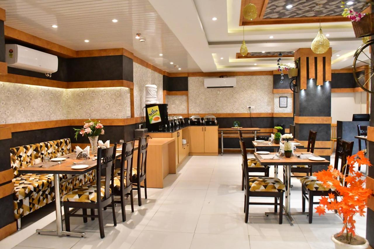 Hotel Yatharth Inn Varanasi Exteriör bild