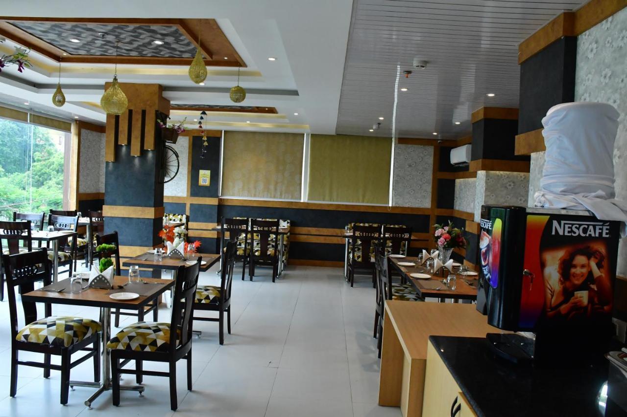 Hotel Yatharth Inn Varanasi Exteriör bild