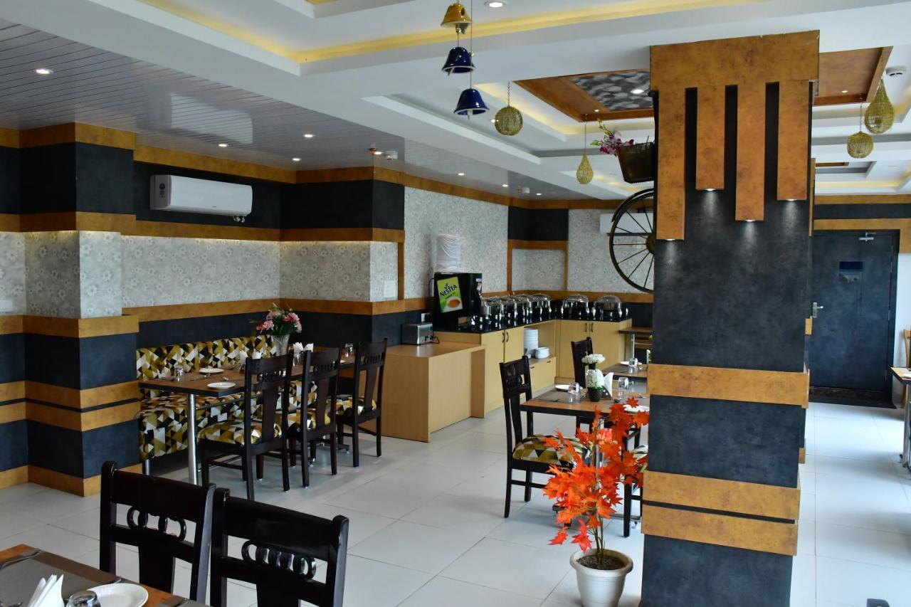 Hotel Yatharth Inn Varanasi Exteriör bild