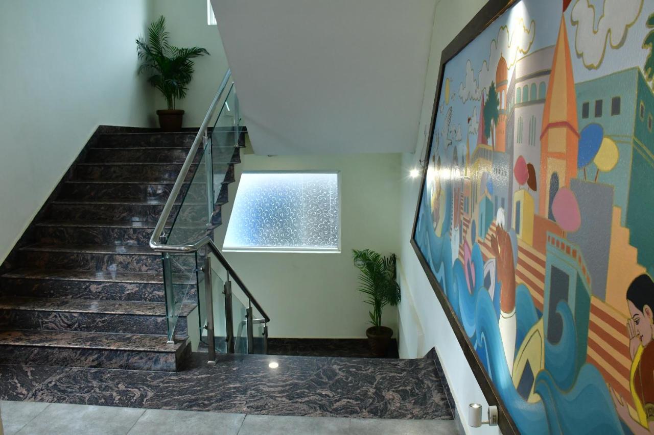 Hotel Yatharth Inn Varanasi Exteriör bild