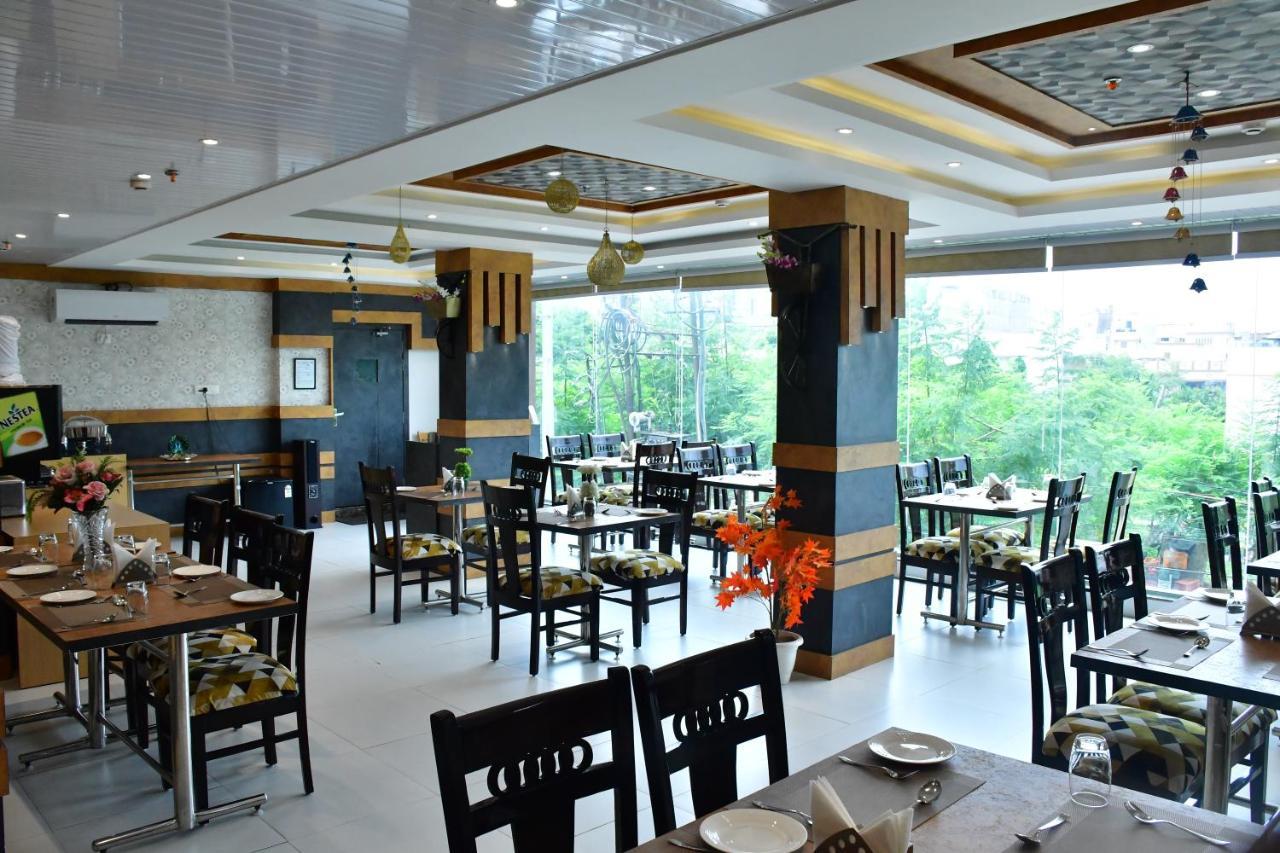 Hotel Yatharth Inn Varanasi Exteriör bild